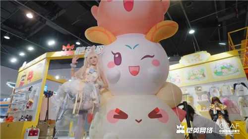 恺英网络亮相第二十届中国国际动漫节，4米巨型玩偶空降现场